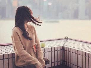 Bàng hoàng khi phát hiện người yêu lưu tên người khác là 'vợ yêu'