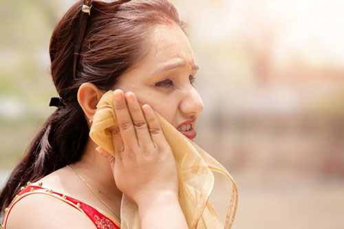 Đi nắng bị đau đầu cần phải làm gì? Có phòng tránh được không?