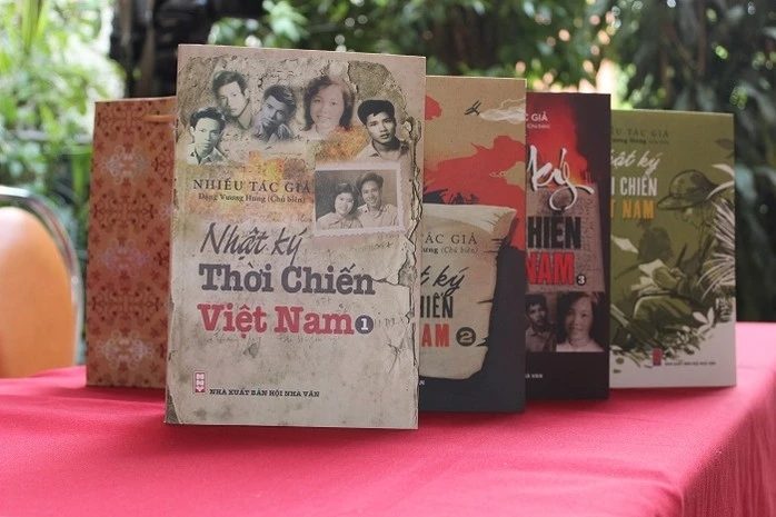 Bộ sách "Nhật ký thời chiến Việt Nam" do Quỹ "Mãi mãi tuổi 20" và CLB "Trái tim người lính" tổ chức thực hiện bằng kinh phí xã hội hóa, nhưng không nhằm mục đích kinh doanh, mà chủ yếu là lưu giữ tư liệu quý cho thế hệ sau