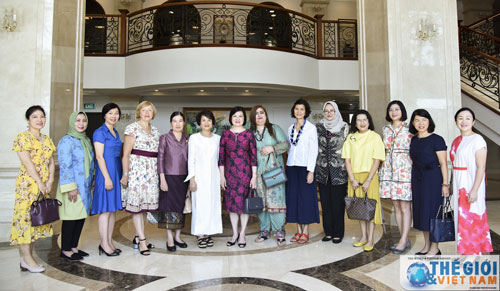 Nhóm AWCH tìm hiểu về các sản phẩm chăm sóc sức khỏe từ thảo dược của Việt Nam