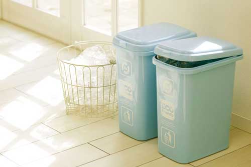 Đặt thùng rác đúng vị trí "vàng" trong nhà, tiền bạc cứ thế ùn về, muốn nghèo cũng khó