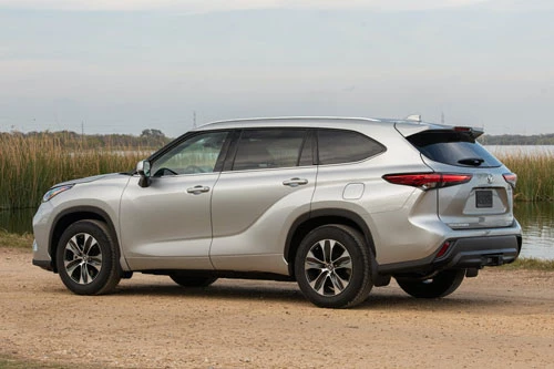 SUV điện và hybrid tốt nhất cho gia đình: Toyota Highlander Hybrid 2020.