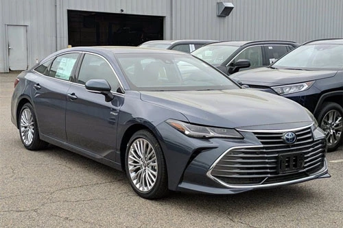 Xe điện và hybrid tốt nhất cho gia đình: Toyota Avalon Hybrid 2020.