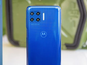 Trên tay smartphone chống nước, chip 765G, RAM 6 GB, pin 5.000 mAh, giá hơn 10 triệu