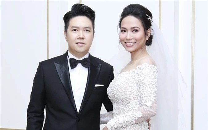 Ca sĩ Lê Hiếu và vợ, doanh nhân Thu Trang.