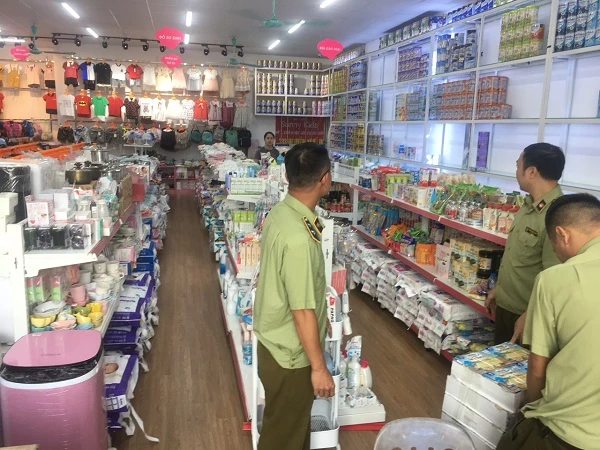 Tạm giữ 59 mặt hàng gồm 1.286 đơn vị hàng hóa có dấu hiệu nhập lậu tại Hệ thống cửa hàng mẹ và bé 333 Nguyễn Văn Linh, TP Hải Dương