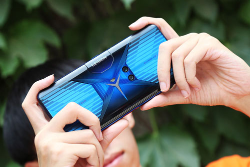 Smartphone RAM 16 GB, pin 5.000 mAh, sạc nhanh 90W, màn hình 144 Hz, giá hấp dẫn