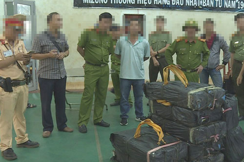 Công an Đắk Lắk nổ súng truy bắt 2 đối tượng vận chuyển 2 tạ ma túy đá