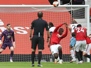 Maguire: 'Pogba nên đưa mặt đỡ bóng'