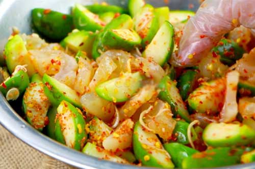 Vợ đảm trổ tài làm gân bò trộn cóc non, chồng ăn xong vẫn "thòm thèm"