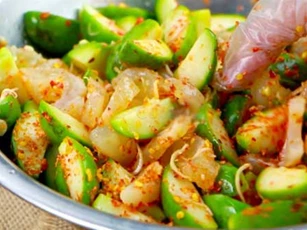 Vợ đảm trổ tài làm gân bò trộn cóc non, chồng ăn xong vẫn "thòm thèm"