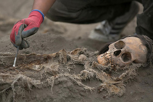 Khủng khiếp: Ngôi mộ tập thể của 227 đứa trẻ bị hiến tế