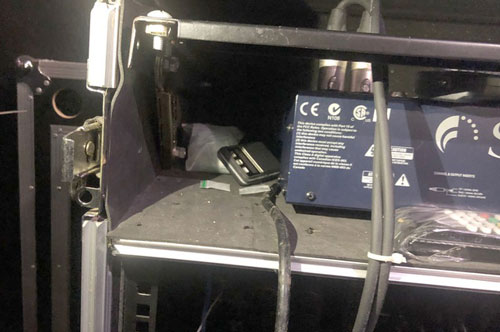 Công an đột kích quán bar, dân chơi cuống cuồng "ném" ma túy