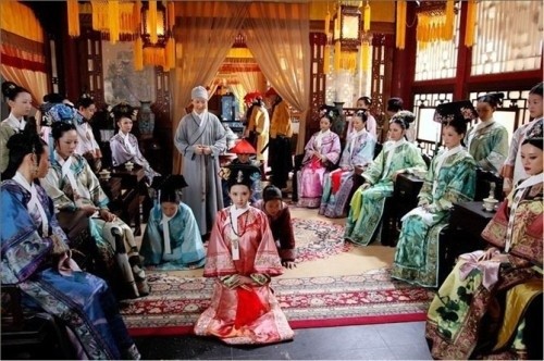 Cuộc chiến tranh sủng "tàn khốc, đẫm máu" của các phi tần