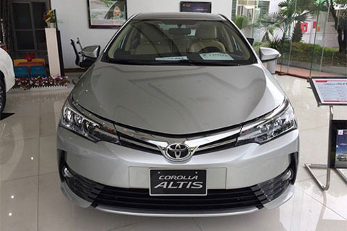 Toyota Corolla Altis giảm giá cực mạnh tại VN, xuống mức 'đáy' mới đe doạ Mazda 3, Honda Civic