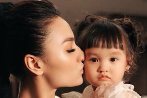 Hồng Quế gọi bố của con gái là anh nhà, muốn tặng một 'thằng cu' làm quà sinh nhật