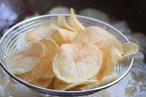 Cách làm bim bim khoai tây giòn tan thơm ngon tại nhà khiến bé thích mê