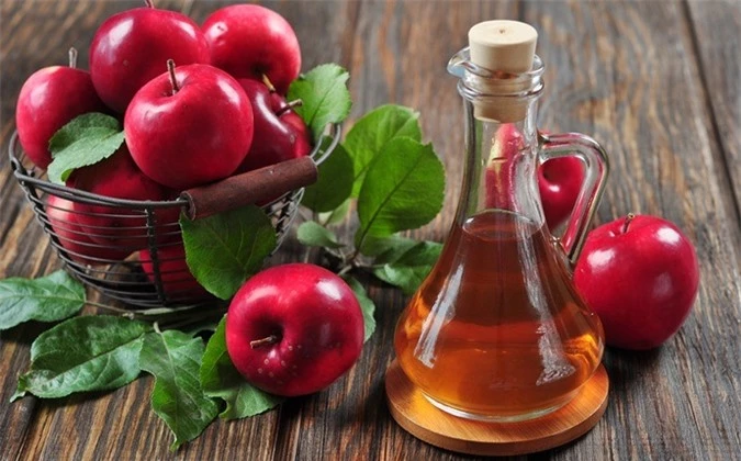 tea-tree-oil-with-olive-oil-and-apple-cider-vinegar