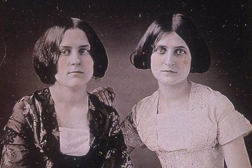 'Gọi hồn' và 1 số cú lừa 'siêu to khổng lồ' trong lịch sử phương Tây