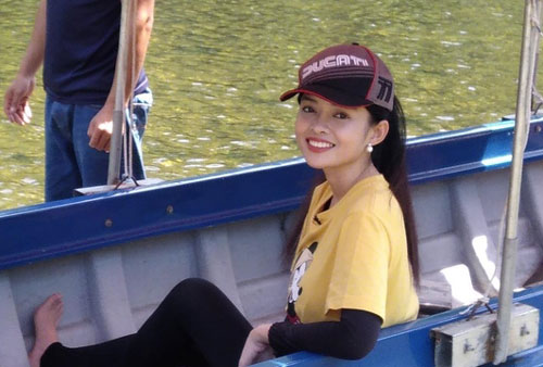 Thanh Trúc 9X đội nắng 40 độ C ghi hình