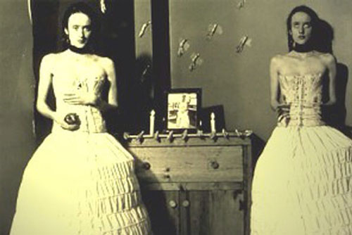 Trường hợp song trùng rùng rợn nhất: "Bản sao" luôn kè kè bên cạnh nữ giáo viên, đi đến đâu ai cũng hoảng sợ nhưng bản thân cô chẳng nhìn thấy