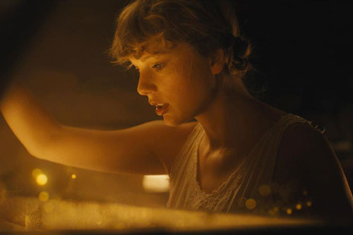 Taylor Swift bất ngờ ra mắt album mới: Không thông báo, không quảng bá