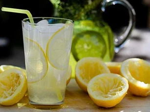Uống nước chanh theo cách này cả nhà rất dễ bị bệnh