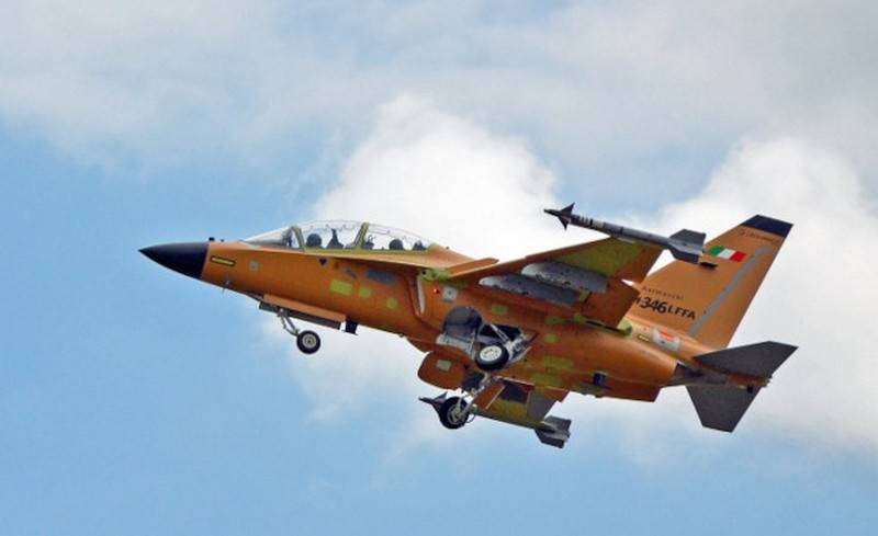 Chiến đấu cơ hạng nhẹ M-346FA của Italia thực hiện chuyến bay đầu tiên