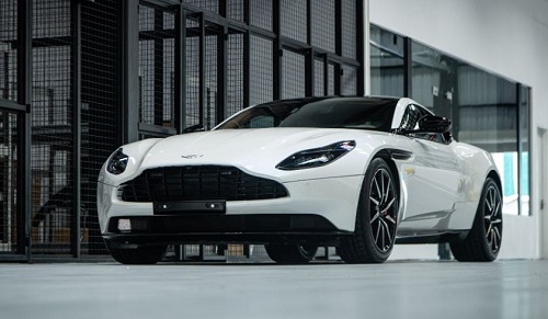 'Soi' siêu xe Aston Martin DB11 Morning Frost giá 15,7 tỷ tại Việt Nam