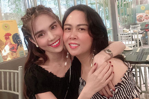 Phượng Chanel đi ăn tối với Ngọc Trinh