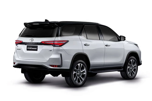 5. Toyota Fortuner (doanh số: 1.262 chiếc).