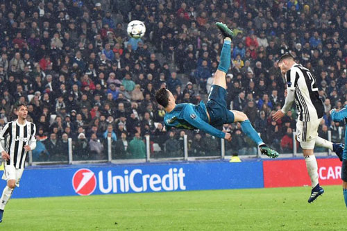 Những bàn thắng tuyệt đẹp và độc đáo, đến người lập công cũng chẳng dám khẳng định có thể làm được lần 2