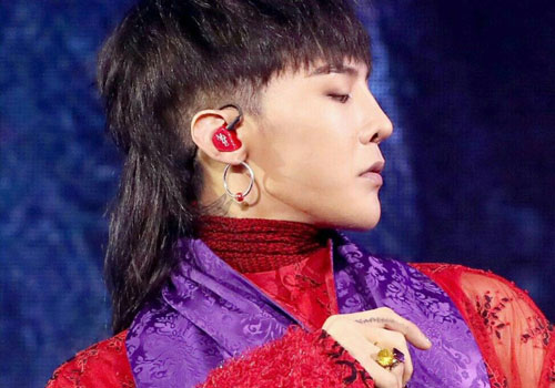 Thần tượng Kpop tỏ thái độ mỉa mai ngay trên sân khấu