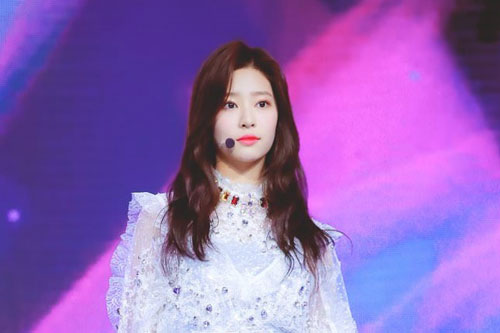 Loạt ảnh chứng minh tỷ lệ cơ thể 'cực phẩm' của Min Joo (IZONE)