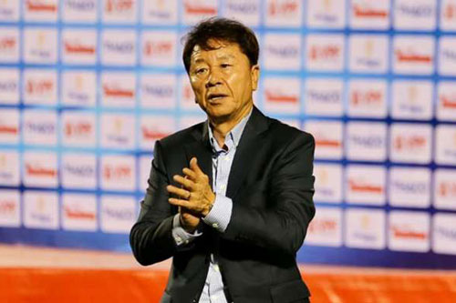 Chủ tịch Hữu Thắng thay ông Chung Hae-seong làm HLV TP.HCM