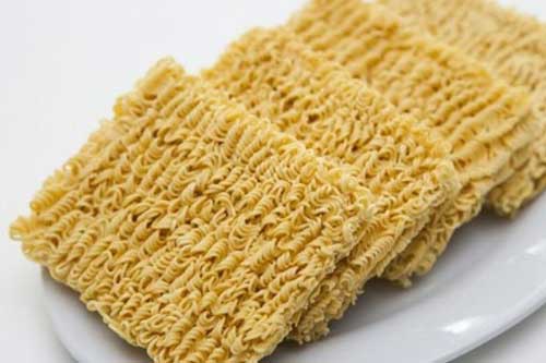 Thói quen thích ăn mì tôm sống cẩn thận kẻo đột quỵ