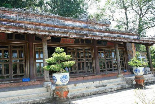 Điện thiêng xứ Huế gắn với tích rùa thần trả chén ngọc cho vua Minh Mạng