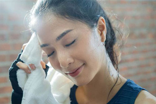 Đổ mồ hôi ở những nơi này thì cơ thể đang gặp vấn đề, một trong số đó là dấu hiệu của đột quỵ