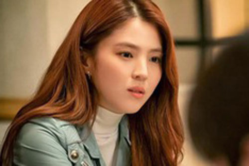 Cánh cửa khép hờ giúp tôi nghe rõ tâm sự nhỏ to của mẹ với em chồng và hành động bắt tại trận khiến họ im re