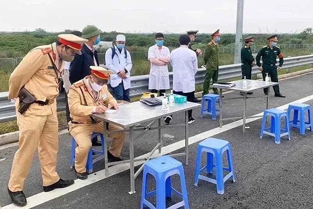 UBND tỉnh Quảng Ninh yêu cầu những trường hợp đến từ/ đi qua Đà Nẵng phải tự giác cách ly, khai báo y tế đầy đủ. 
