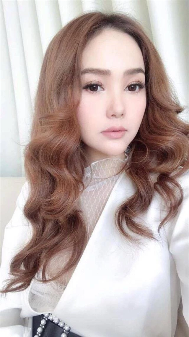 Bị chụp lén, mỹ nhân Việt người đẹp mê hồn, người 'vỡ mộng' bởi cú lừa mang tên photoshop - Ảnh 1