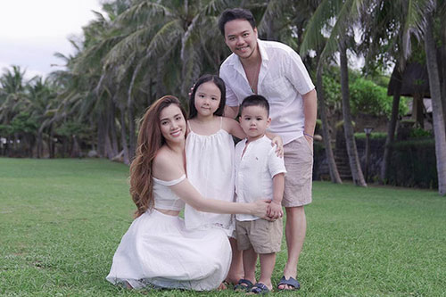 Gia đình Trang Nhung nghỉ dưỡng ở Quảng Bình