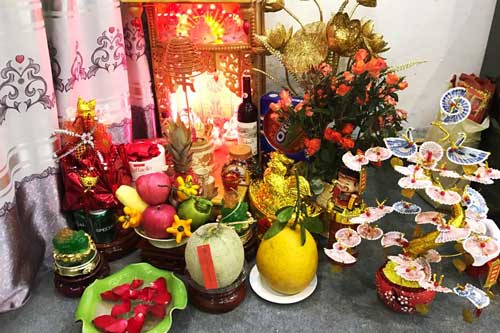 Buôn may bán đắt, tiền bạc “ào ào” đến nhờ để bàn thờ Thần Tài góc này trong nhà?