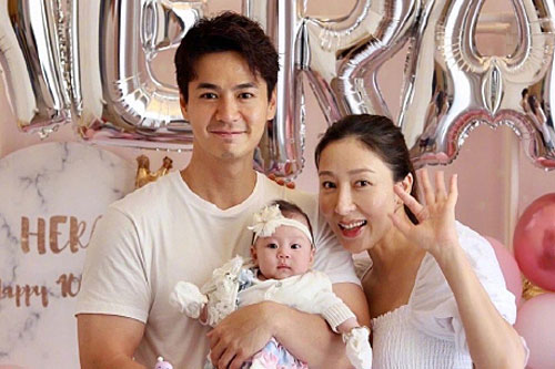 Vợ chồng Dương Di mừng con 100 ngày tuổi