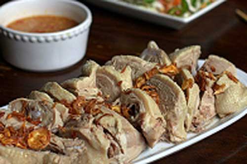 Luộc thịt ngan cần một loại gia vị để thịt không tanh, thơm ngọt không kém gì ngoài hàng