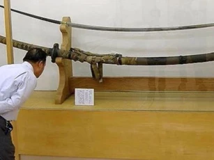 Bí ẩn về thanh kiếm dài 3,7m, nặng gần 15kg, từng bị nghi là vũ khí của người khổng lồ
