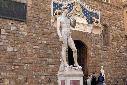 Những bí ẩn bất ngờ về bức tượng chàng David