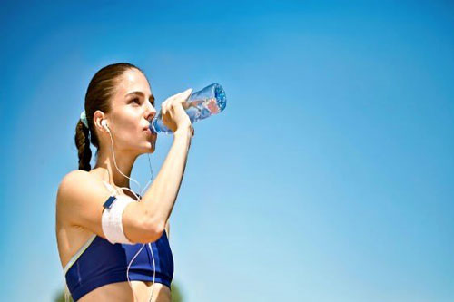 Cách làm mát cơ thể trong ngày hè oi bức