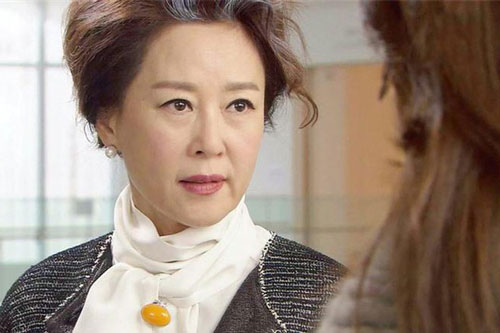 Về ra mắt bị mẹ chồng tương lai "hỏi cung" và đưa ra yêu cầu vô lý, cô gái thả nhẹ một thứ rồi tuyên bố hủy hôn khiến bà ngượng chín mặt