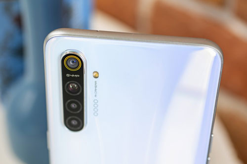 Smartphone chip S712, RAM 8 GB, pin 4.000 mAh giảm giá ‘sập sàn’ tại Việt Nam